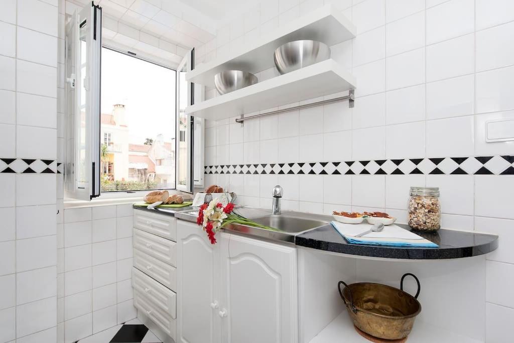 Charming 2 Bedroom Apartment Avenida Da Liberdade Lisbon Luaran gambar